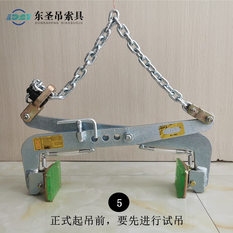 正式起吊前，要先進(jìn)行試吊（如何試吊請參考起重吊裝操作規(guī)范）