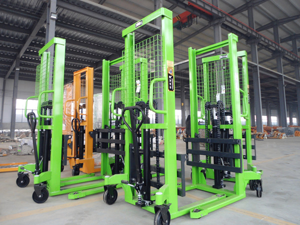 手動(dòng)堆高車價(jià)格可致電聯(lián)系客服了解--河北東圣吊索具制造有限公司--小型攪拌機(jī)|石材夾具|液壓堆高車|手動(dòng)叉車