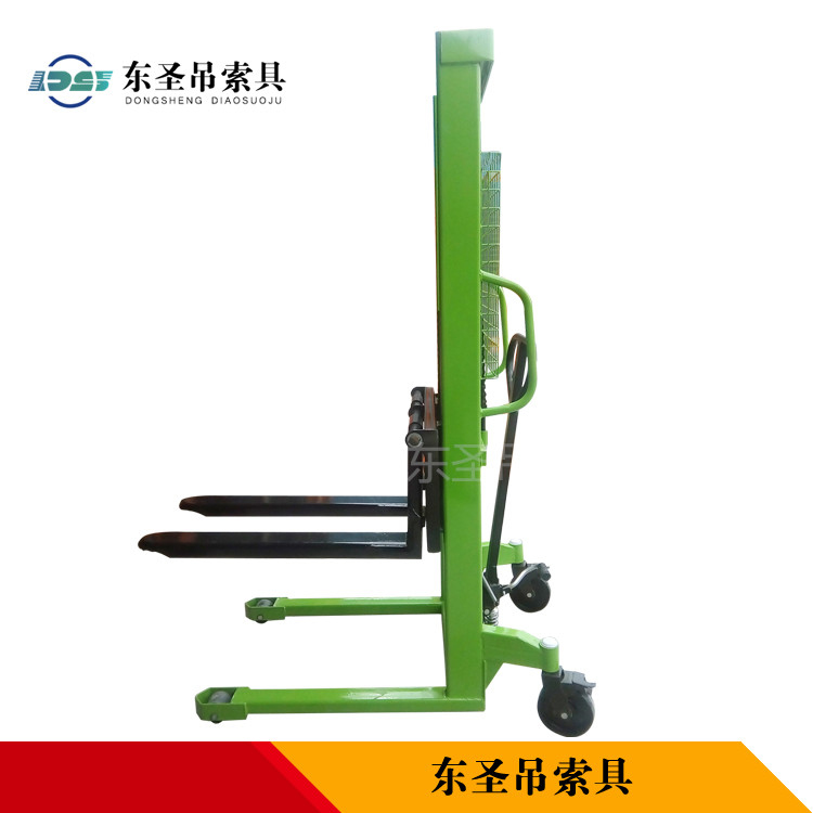 手動輕型液壓堆高車產(chǎn)品展示--河北東圣吊索具制造有限公司