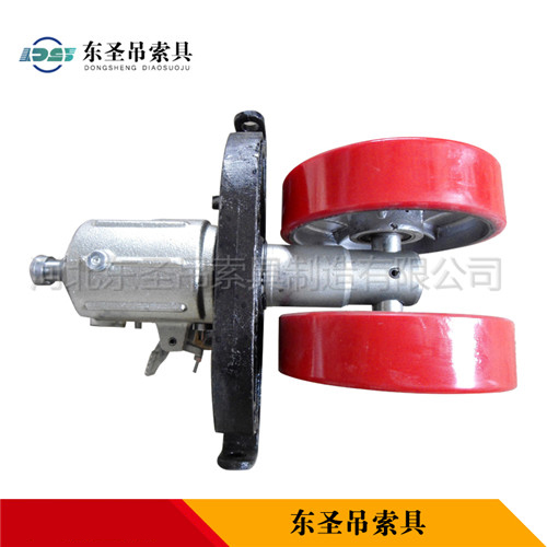 5t手動(dòng)叉車聚氨酯行走輪細(xì)節(jié)展示圖--河北東圣吊索具制造有限公司--小型攪拌機(jī)|石材夾具|液壓堆高車|手動(dòng)叉車