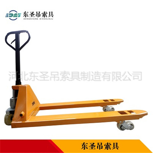 手動液壓升高叉車側(cè)面整機(jī)展示圖--河北東圣吊索具制造有限公司--小型攪拌機(jī)|石材夾具|液壓堆高車|手動叉車