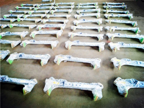 花崗石夾具打包完成待出口產(chǎn)品展示--河北東圣吊索具制造有限公司--小型攪拌機(jī)|石材夾具|液壓堆高車|手動(dòng)叉車