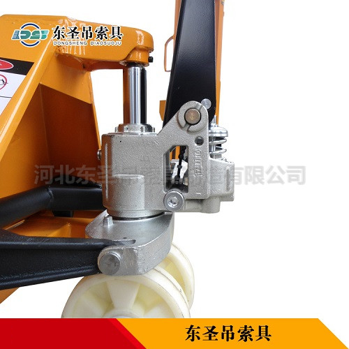 托盤搬運車油封更換--河北東圣吊索具制造有限公司--小型攪拌機|手動叉車|液壓堆高車|手動叉車