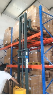 增高版液壓堆高車--河北東圣吊索具制造有限公司--液壓堆高車|手動叉車|小型攪拌機(jī)|石材夾具